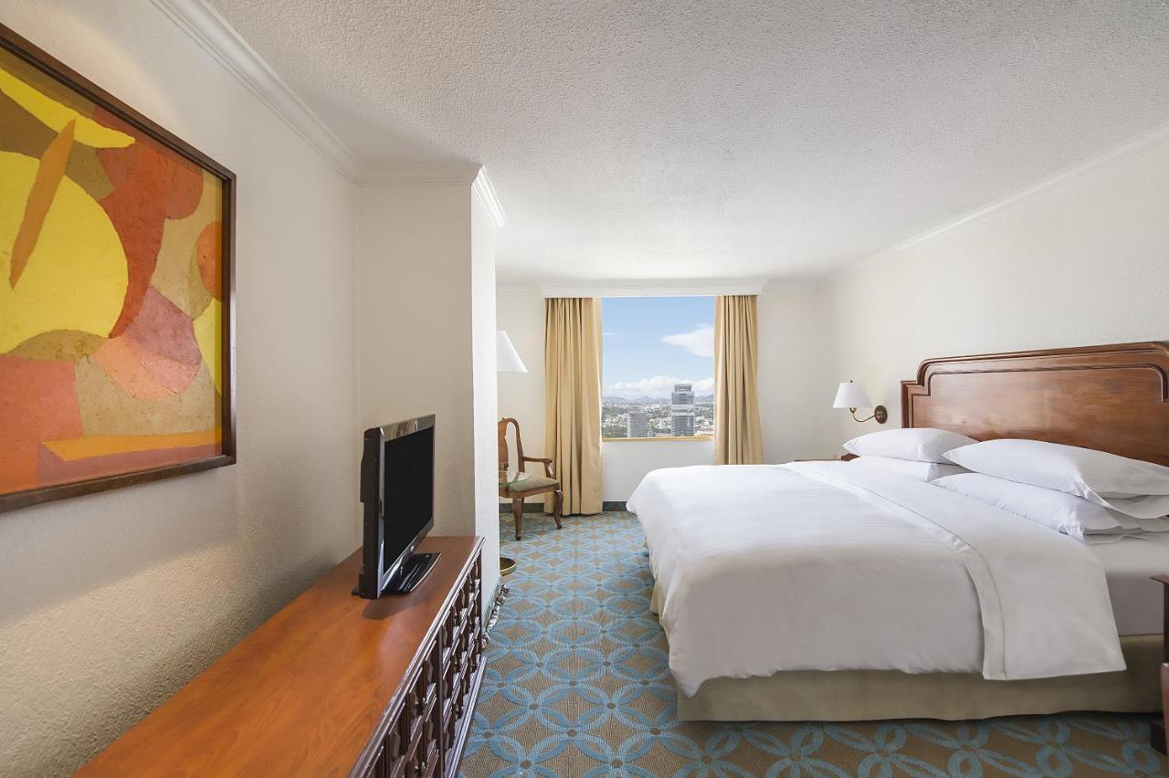 Fiesta Americana Reforma Mexico City Exteriör bild A guest room at the Hilton San Francisco