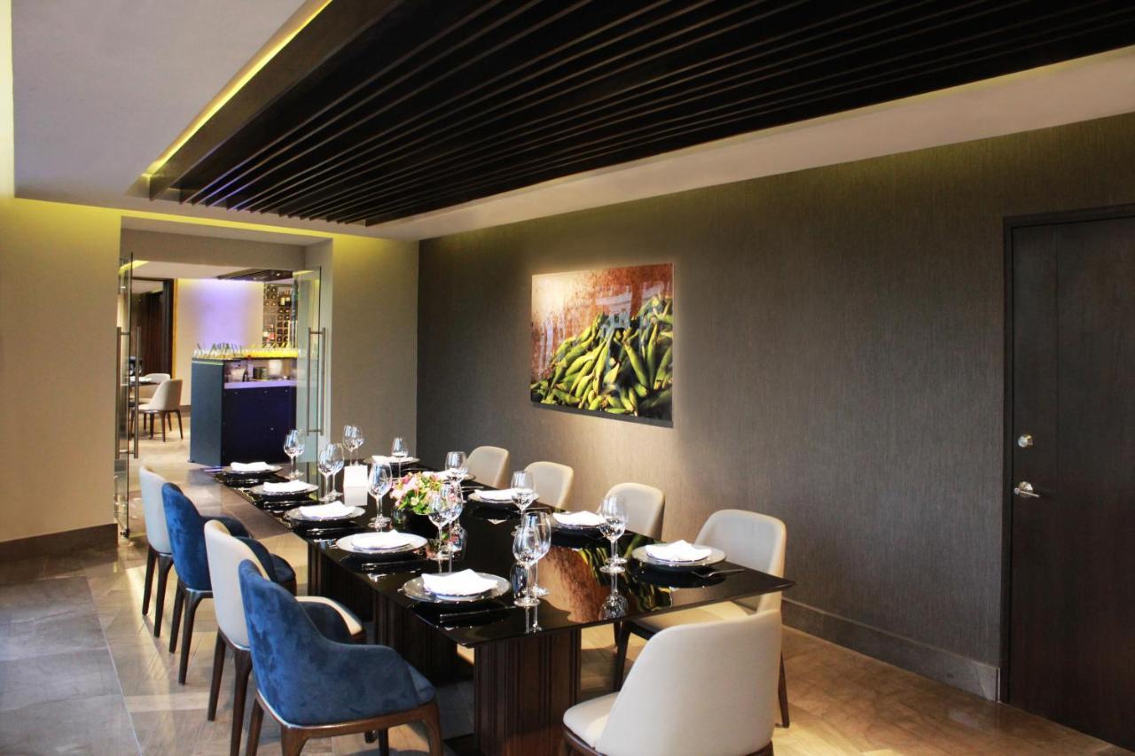 Fiesta Americana Reforma Mexico City Exteriör bild A private dining room at the restaurant