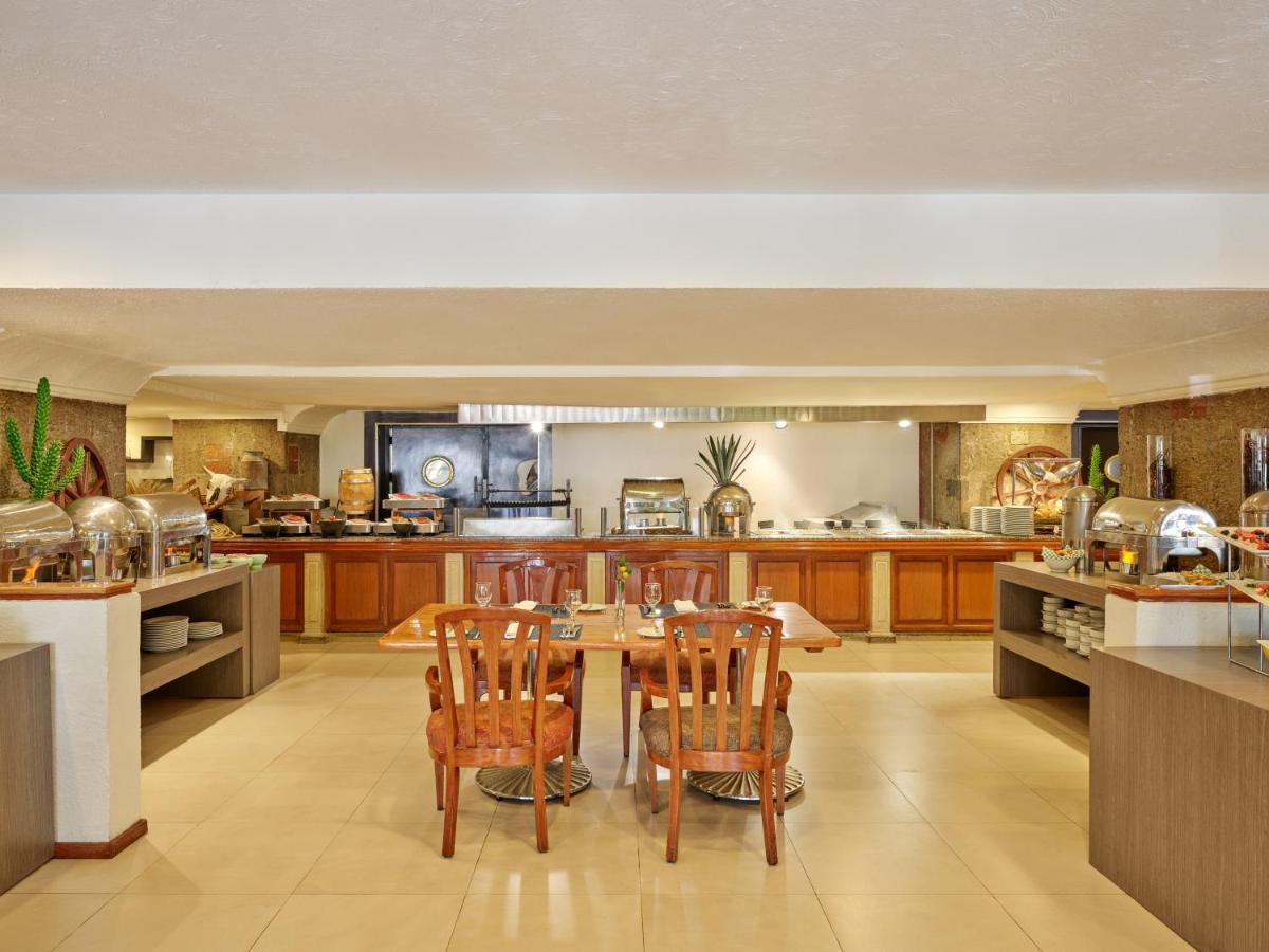 Fiesta Americana Reforma Mexico City Exteriör bild The buffet at the hotel