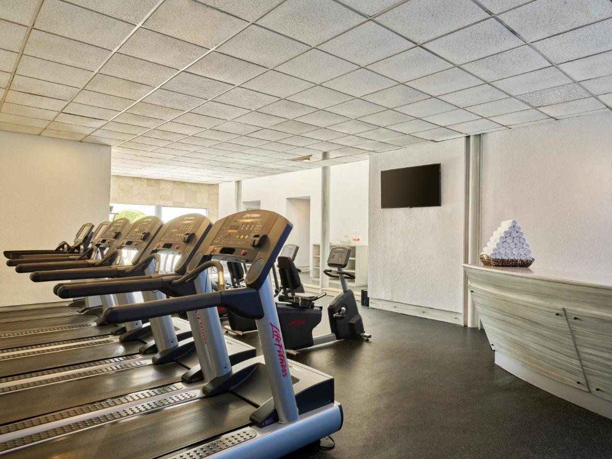 Fiesta Americana Reforma Mexico City Exteriör bild The gym at the hotel