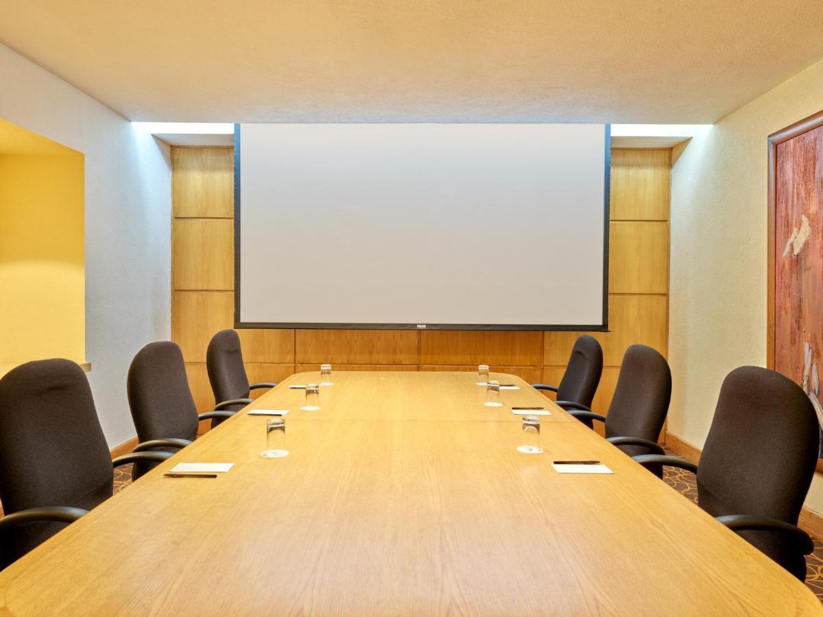 Fiesta Americana Reforma Mexico City Exteriör bild A projection screen in a meeting room
