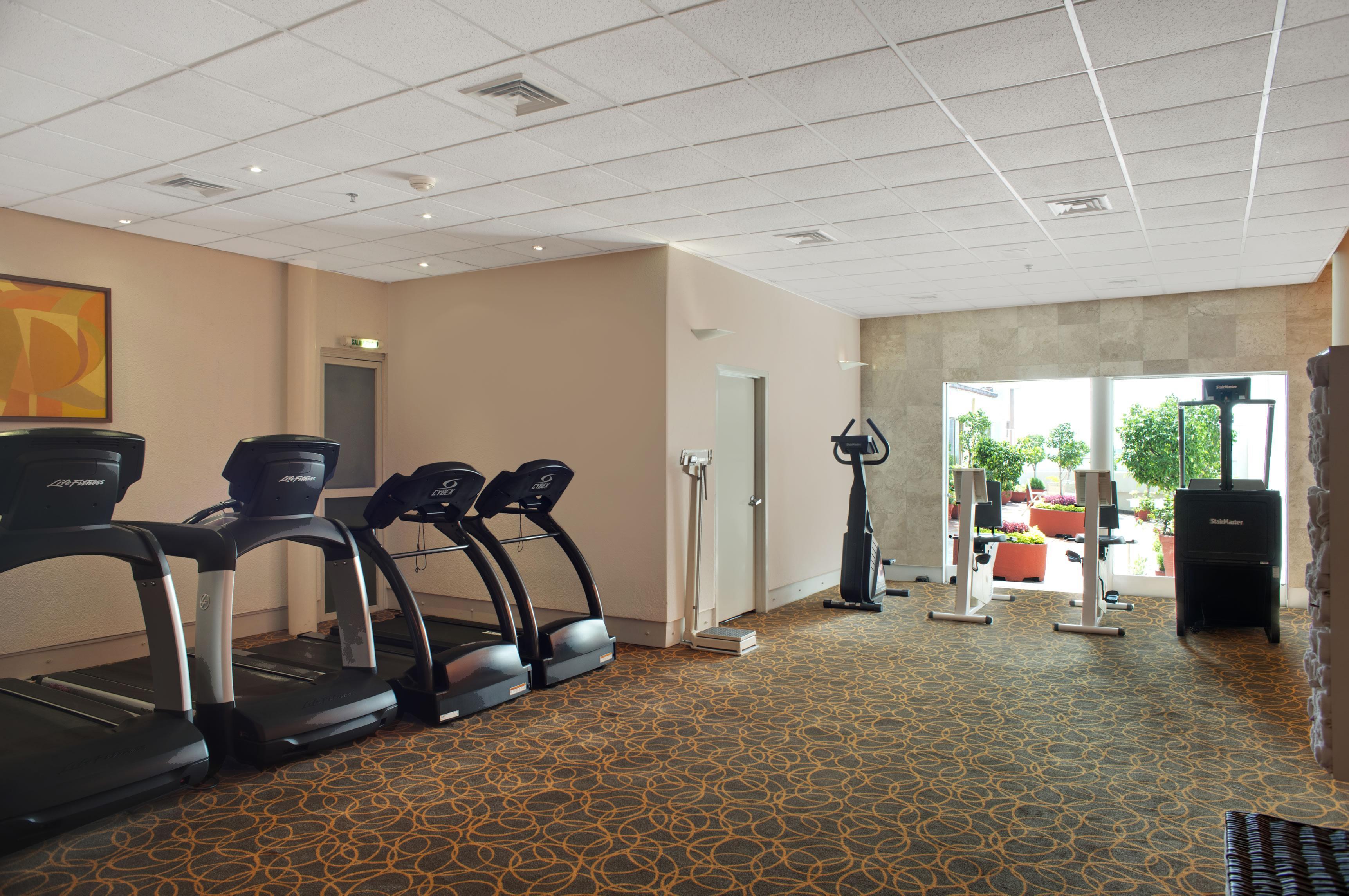 Fiesta Americana Reforma Mexico City Exteriör bild The gym at the hotel