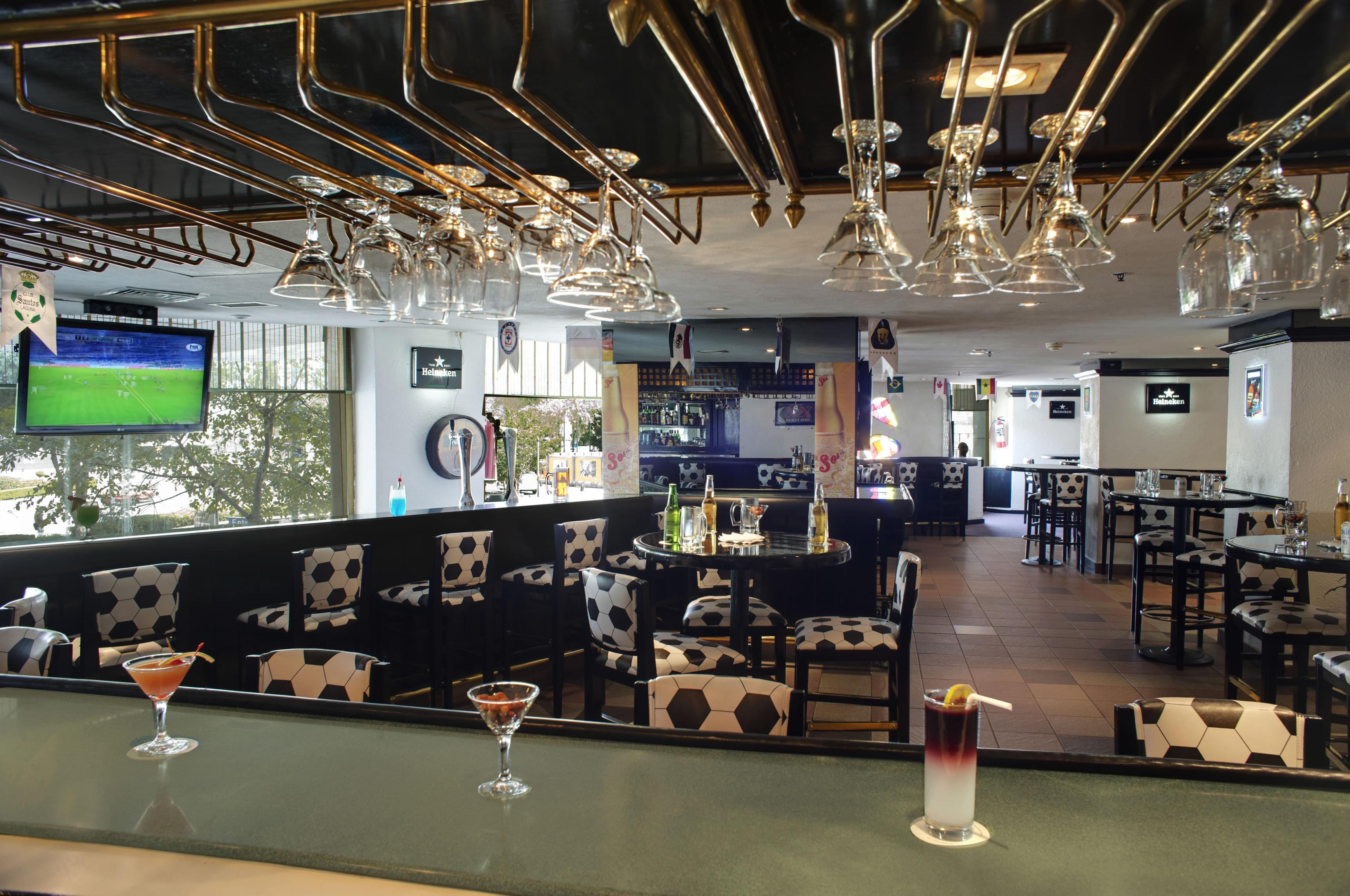 Fiesta Americana Reforma Mexico City Exteriör bild The interior of the bar